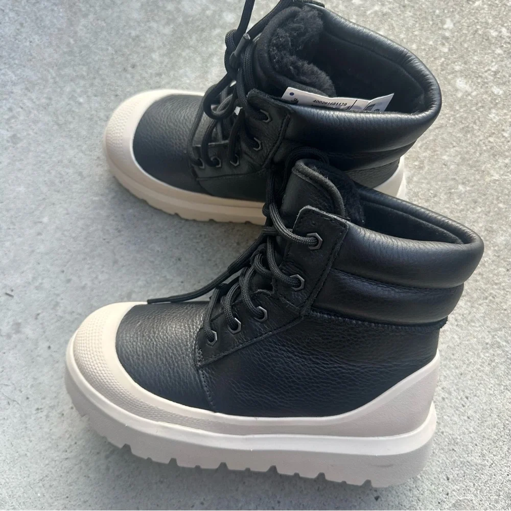 UGG NWT Neumel High Weather Hybrid black lace up winter boot womens 6 / kids 4 - Picture 3 of 8